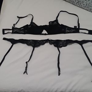 Bra and garter belt set